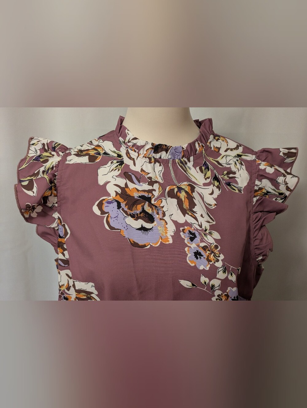 Floral Ruffle Sleeve Top - Picture 2 of 6